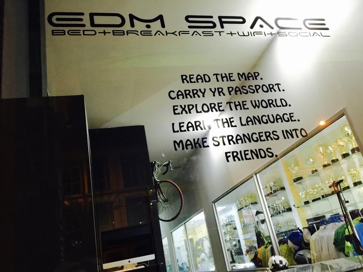 Edm Space อิโปห์ ภายนอก รูปภาพ