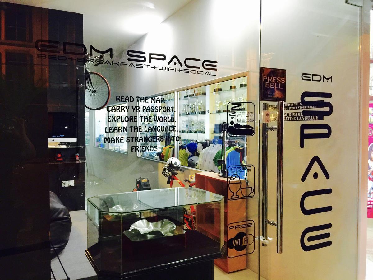 Edm Space อิโปห์ ภายนอก รูปภาพ